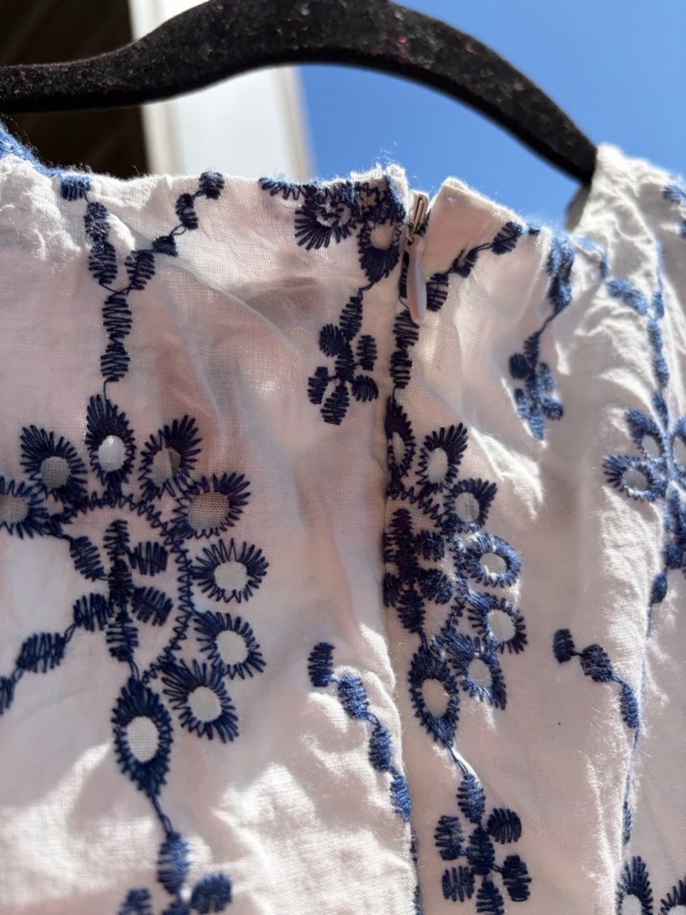 🆕🫐 AQUA Bloomingdale’s Exclusive Embroidered Dress Ivory Navy Floral Hem XL Boho - Picture 9 of 17